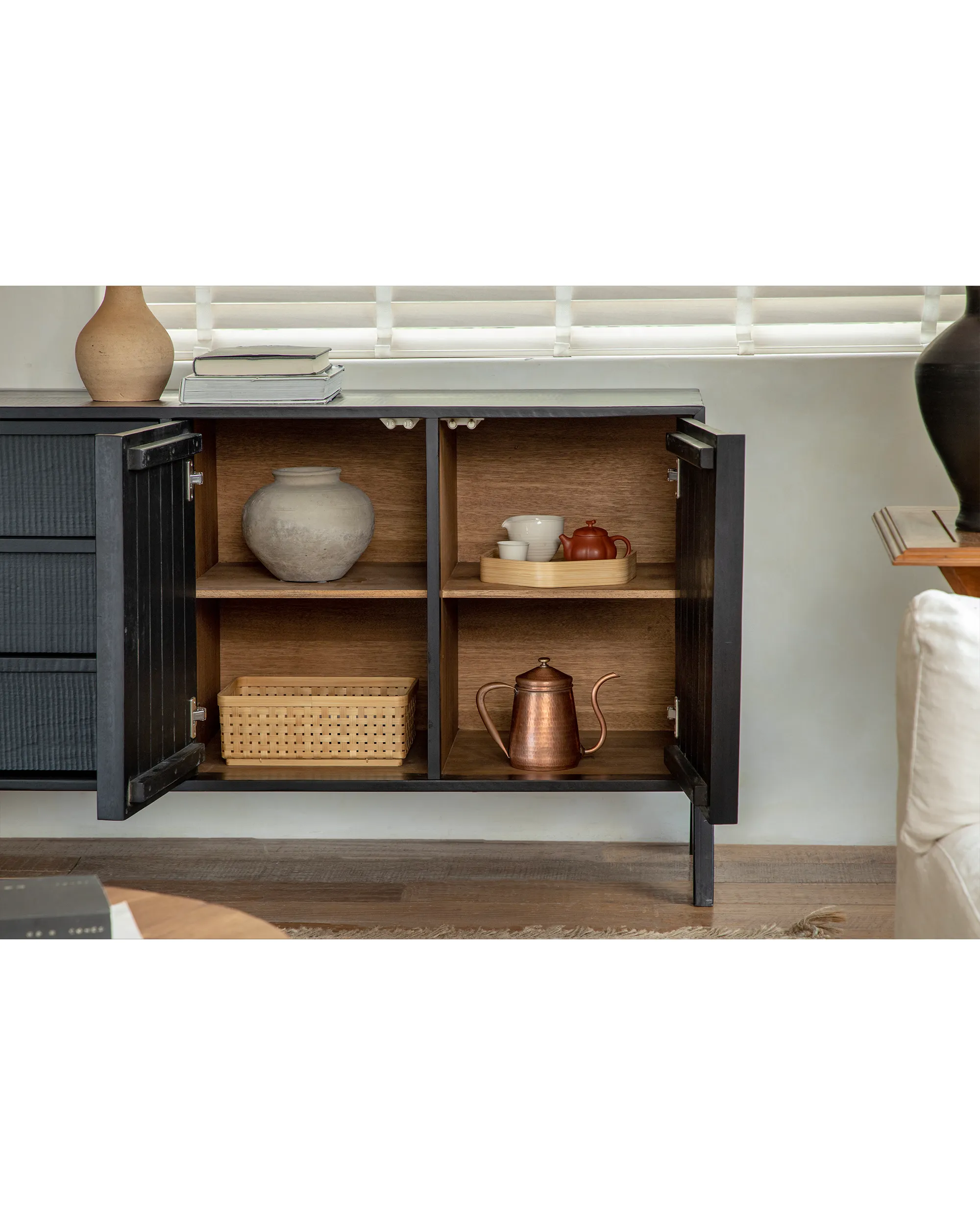 NO.32 Black Sideboard